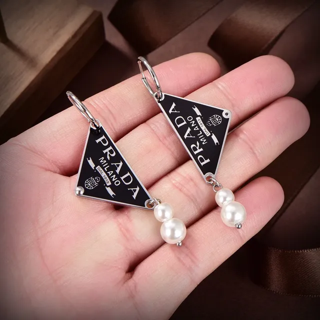 Prada Triángulo Logo Negro Blanco Etiqueta Esmaltada Triangular Metal Plateado Pendientes 5