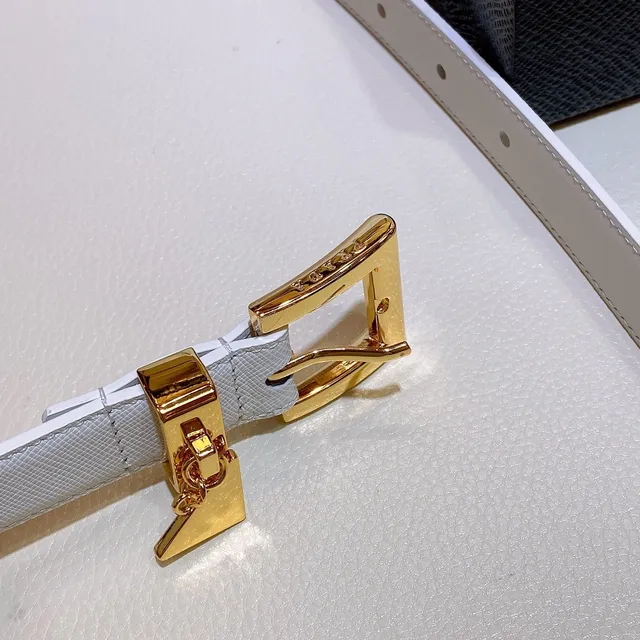 Prada Cinturón de Cuero Saffiano con Hebilla Rectangular Blanco y Oro 3