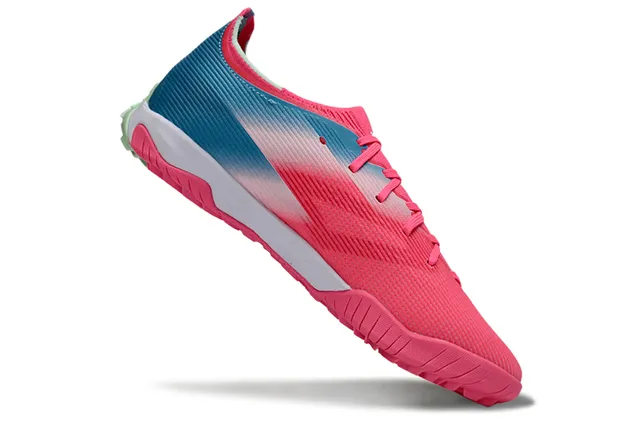Puma Future Z 粉蓝 低轮廓鞋 渐变上层 草地足球鞋 2