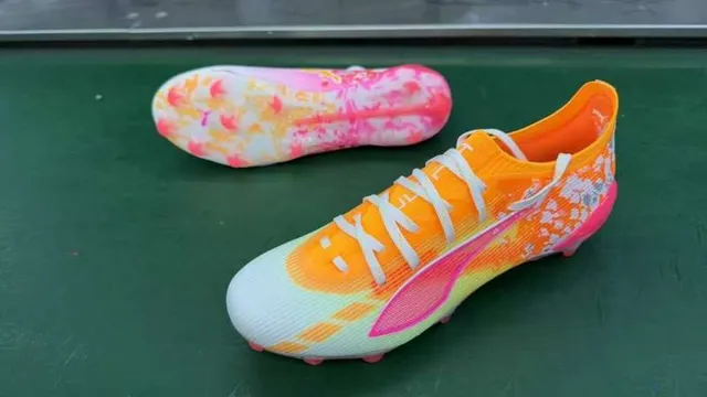 Puma Future Z 足球钉鞋 霓虹粉橙色喷溅 硬地足球鞋 8