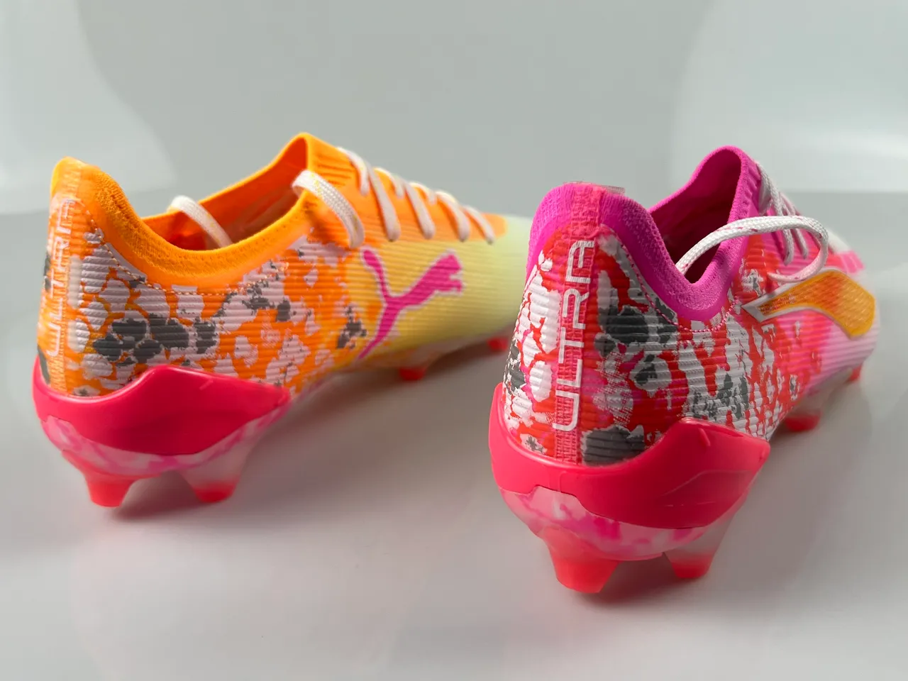 Puma Future Z 足球钉鞋 霓虹粉橙色喷溅 硬地足球鞋 11