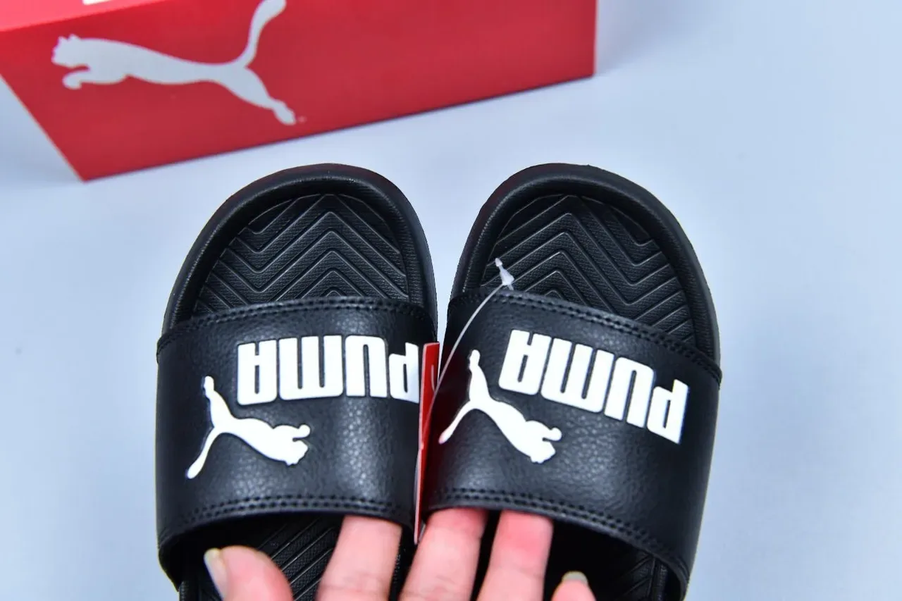 Puma Slide Preto e Branco Logo 3