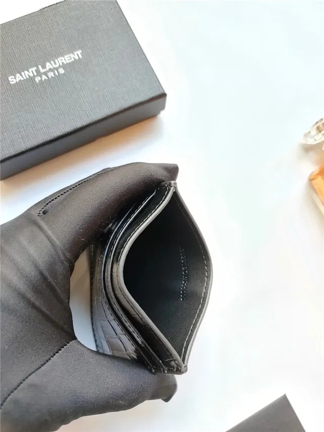 Saint Laurent काला स्वर्ण क्रोकोडाइल एमबॉस्ड चमड़ा YSL Monogram कार्ड होल्डर 8
