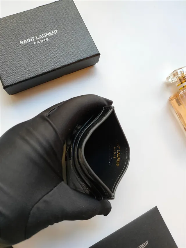 Saint Laurent काला स्वर्ण क्रोकोडाइल एमबॉस्ड चमड़ा YSL Monogram कार्ड होल्डर 9