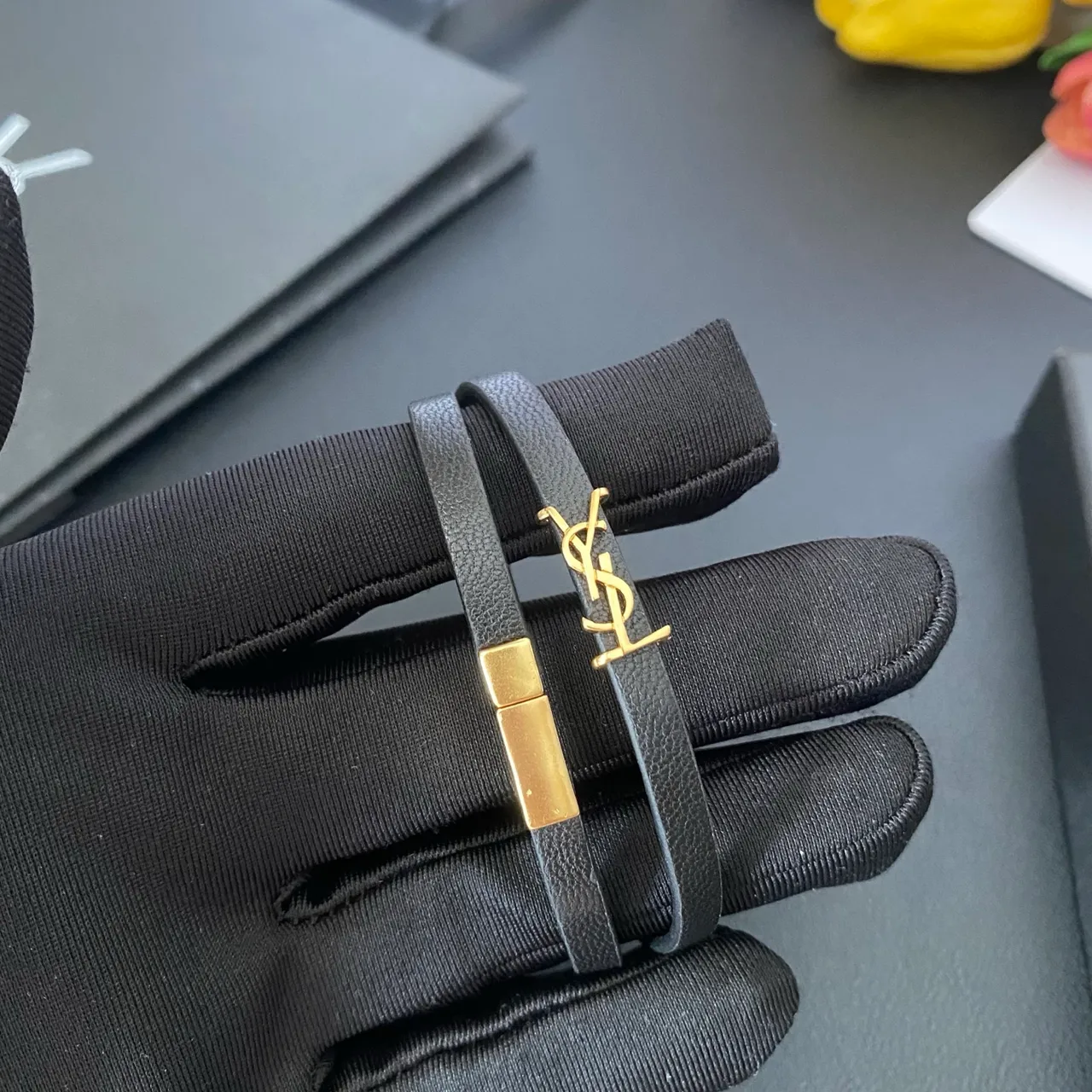 Saint Laurent Black Gold डबल-रैप पतली चमड़ा ब्रेसलेट 5