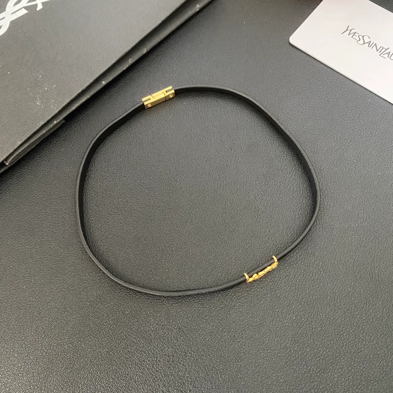 Saint Laurent Black Gold डबल-रैप पतली चमड़ा ब्रेसलेट 9