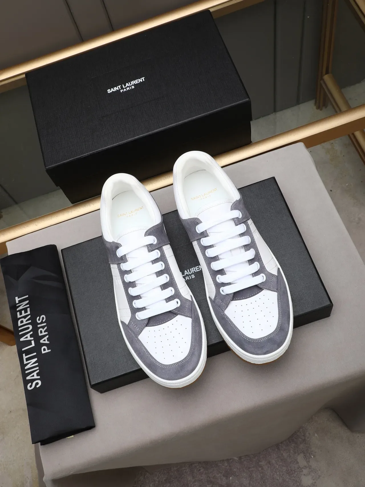 Saint Laurent লো-টপ সুয়েড এবং লেদার স্নিকার 3