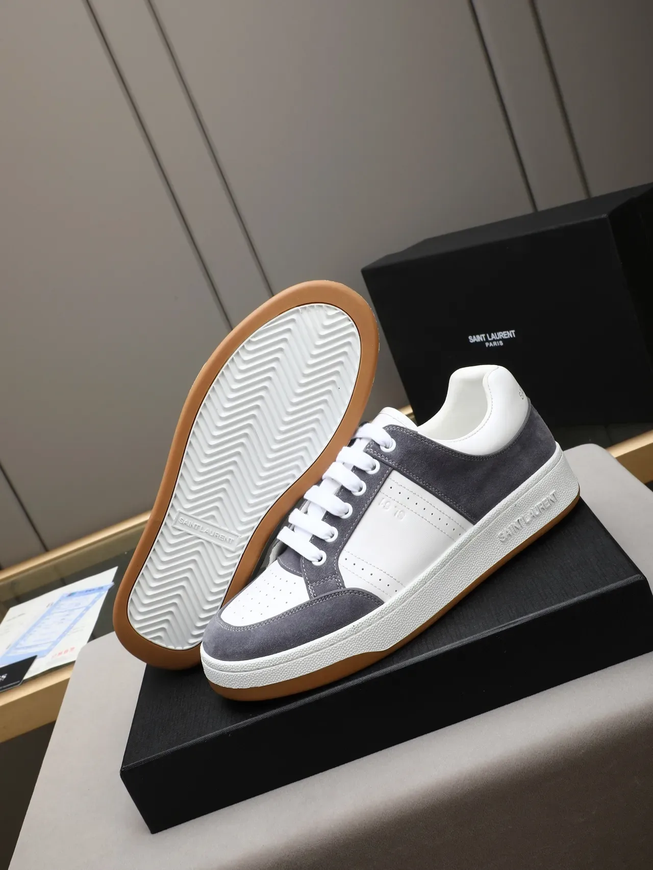 Saint Laurent লো-টপ সুয়েড এবং লেদার স্নিকার 5