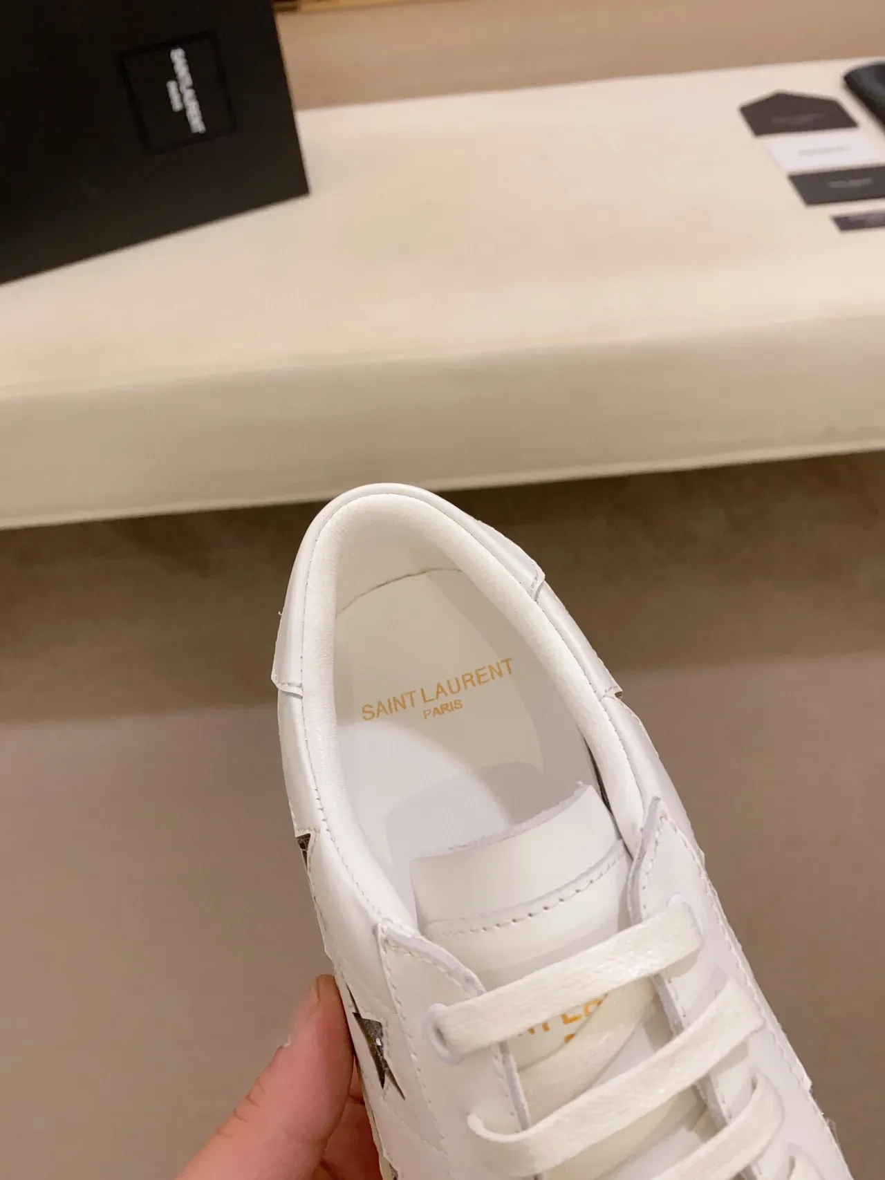 Saint Laurent সাদা রূপালি চামড়ার ঝিলমিল তারকা সজ্জা জীবনশৈলী স্নিকার 6