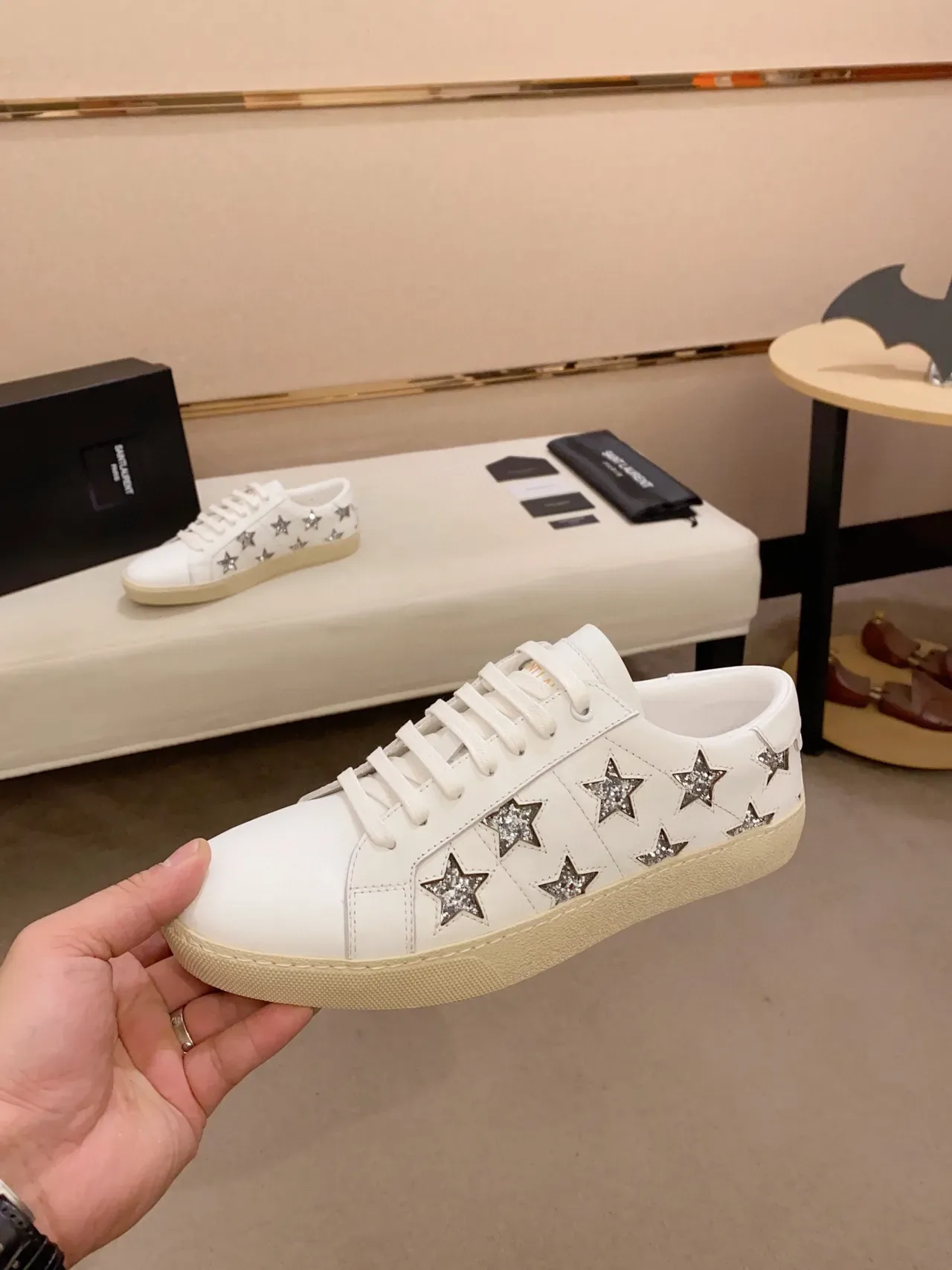 Saint Laurent সাদা রূপালি চামড়ার ঝিলমিল তারকা সজ্জা জীবনশৈলী স্নিকার 7