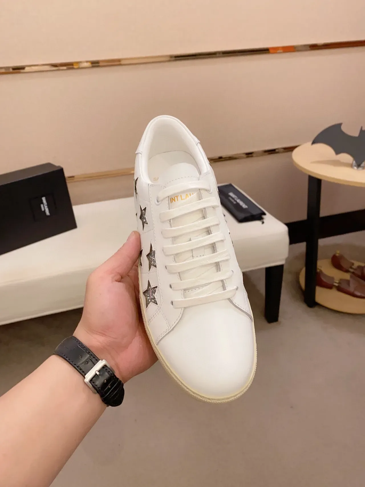 Saint Laurent সাদা রূপালি চামড়ার ঝিলমিল তারকা সজ্জা জীবনশৈলী স্নিকার 9