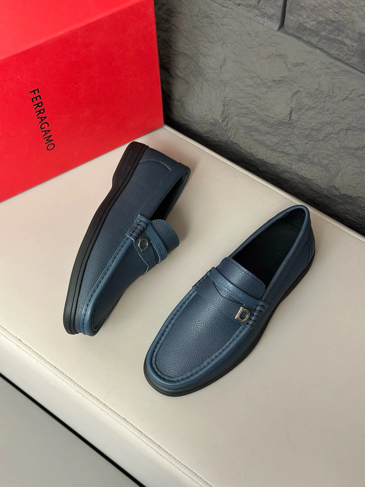 Salvatore Ferragamo Gancini Loafer Mocassim Couro Granulado Azul 3