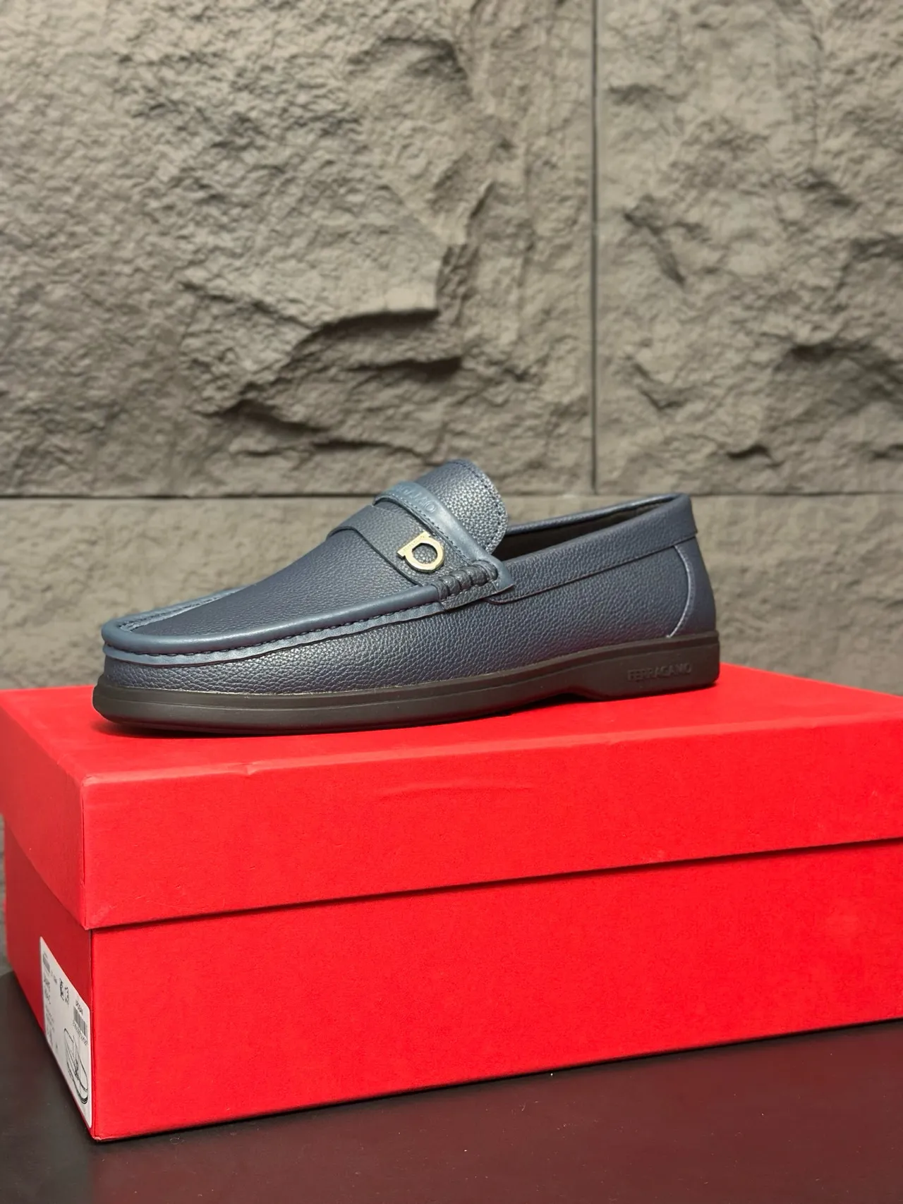 Salvatore Ferragamo Gancini Loafer Mocassim Couro Granulado Azul 9