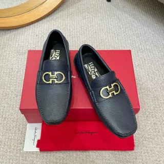 Salvatore Ferragamo Gancini أحذية لوفر جلد أزرق بحري مع حبيبات