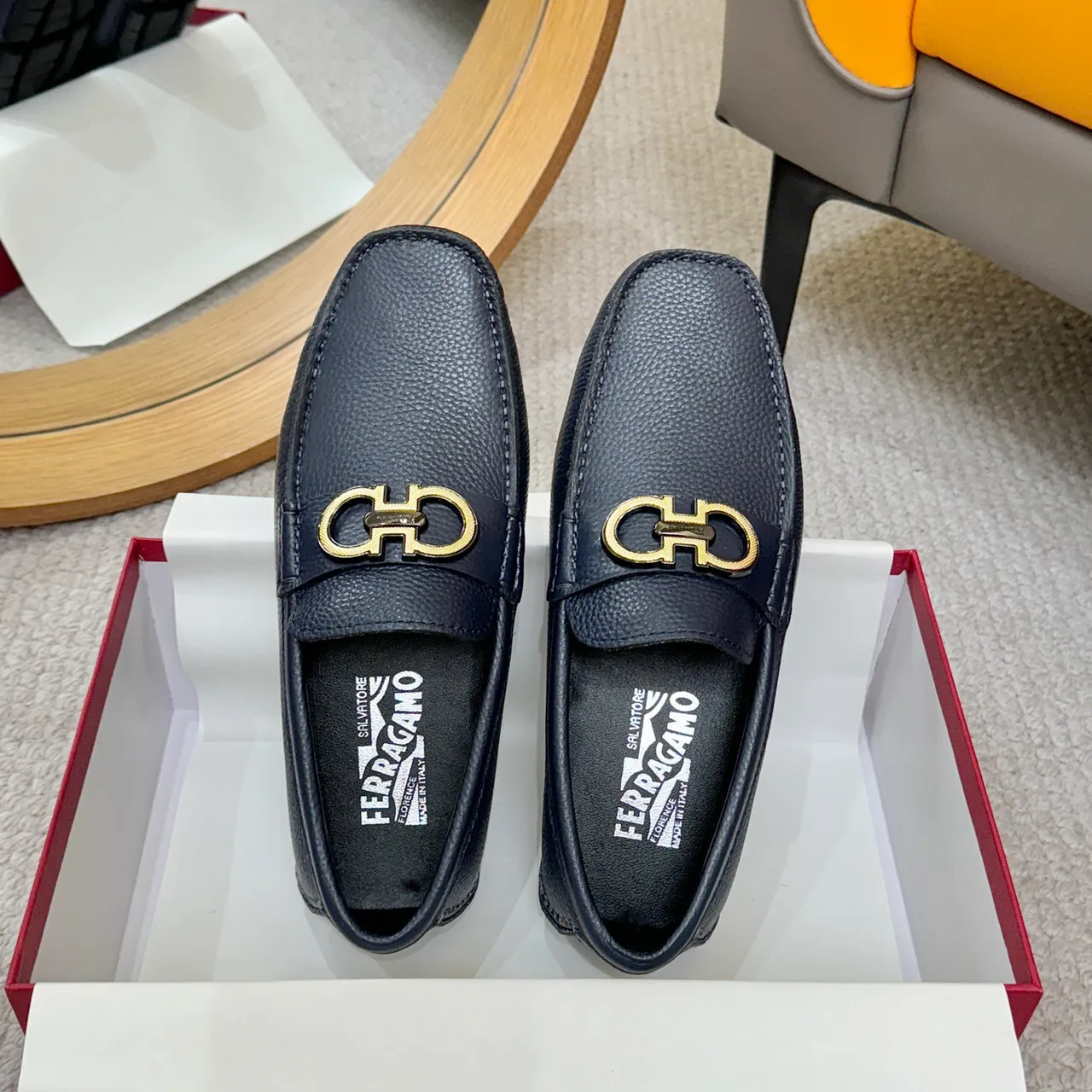 Salvatore Ferragamo Gancini أحذية لوفر جلد أزرق بحري مع حبيبات 2