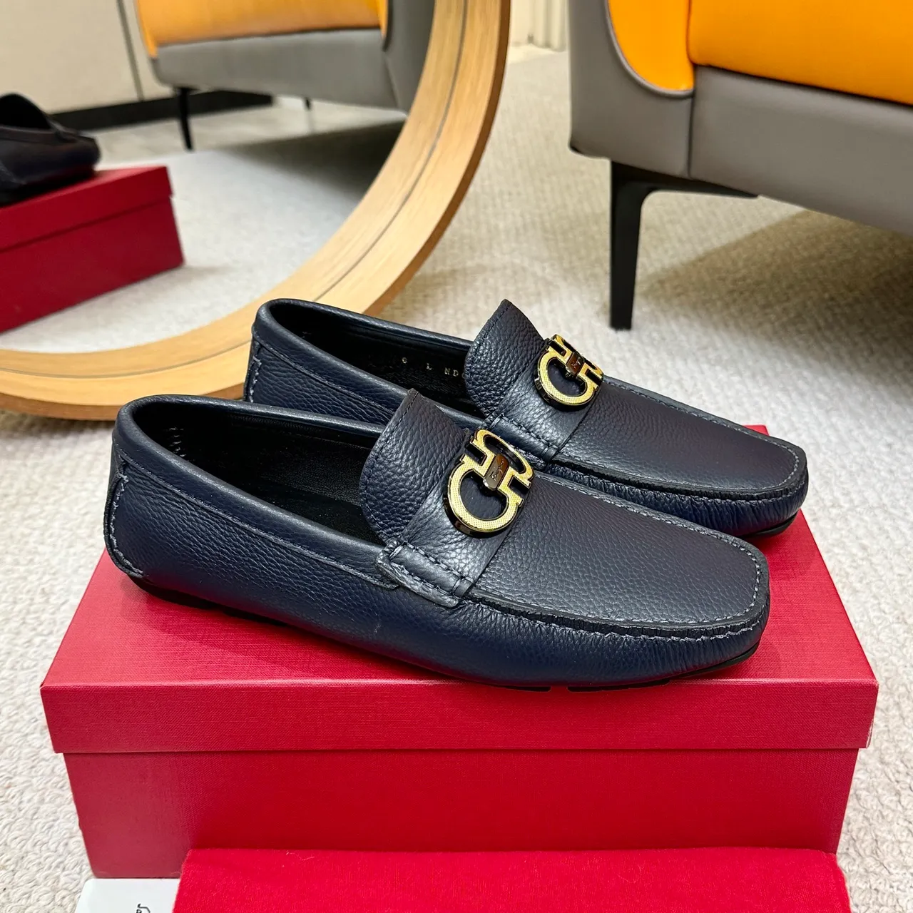 Salvatore Ferragamo Gancini أحذية لوفر جلد أزرق بحري مع حبيبات 3