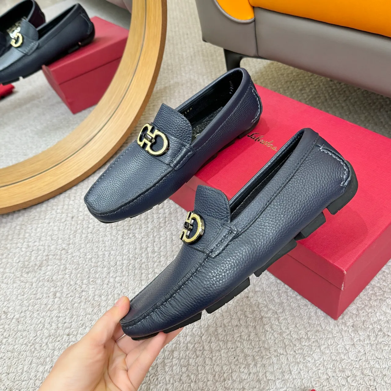 Salvatore Ferragamo Gancini أحذية لوفر جلد أزرق بحري مع حبيبات 4