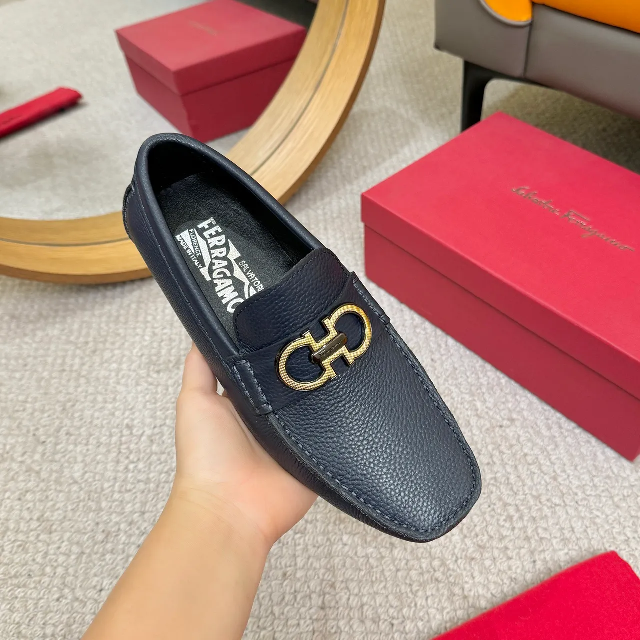 Salvatore Ferragamo Gancini أحذية لوفر جلد أزرق بحري مع حبيبات 5