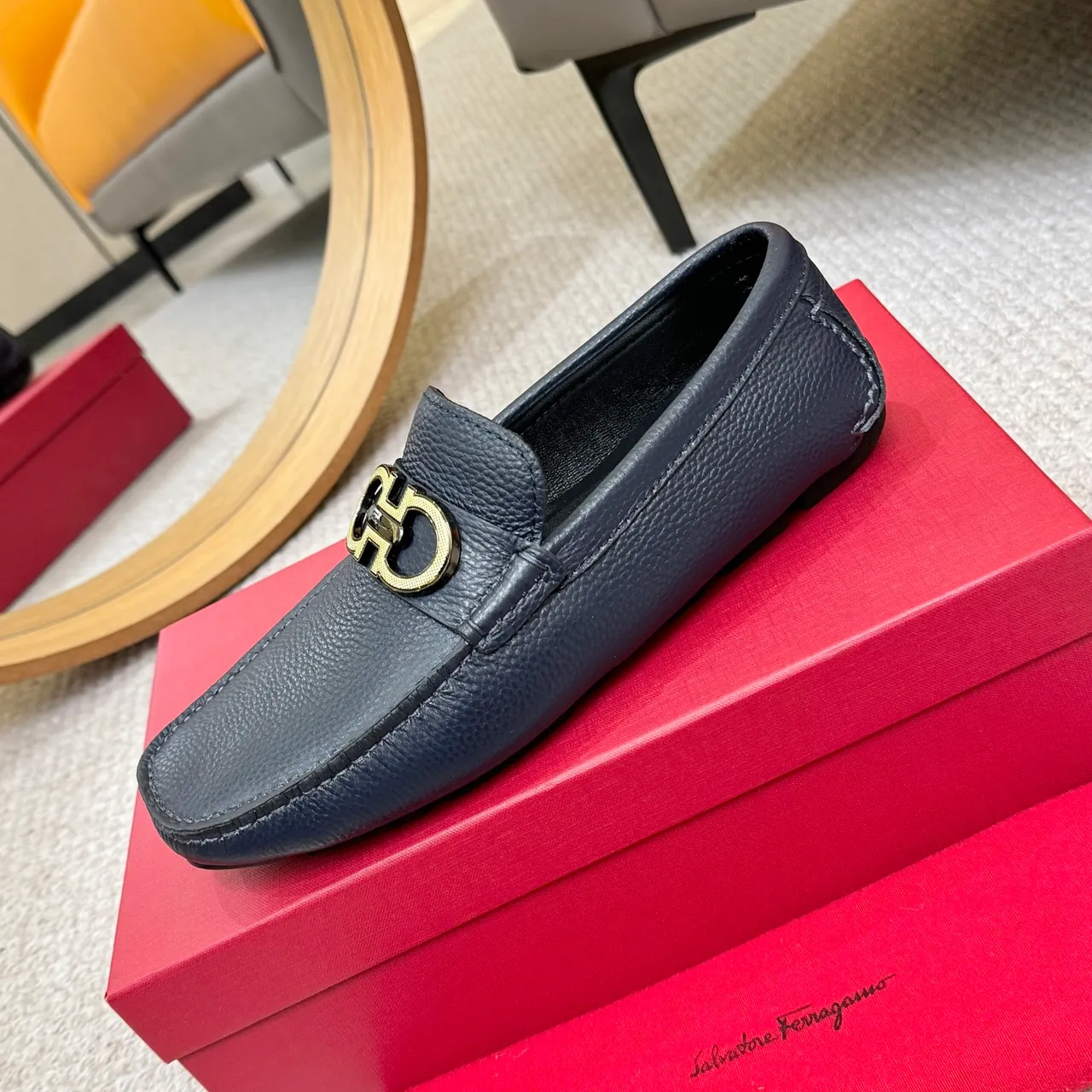 Salvatore Ferragamo Gancini أحذية لوفر جلد أزرق بحري مع حبيبات 6