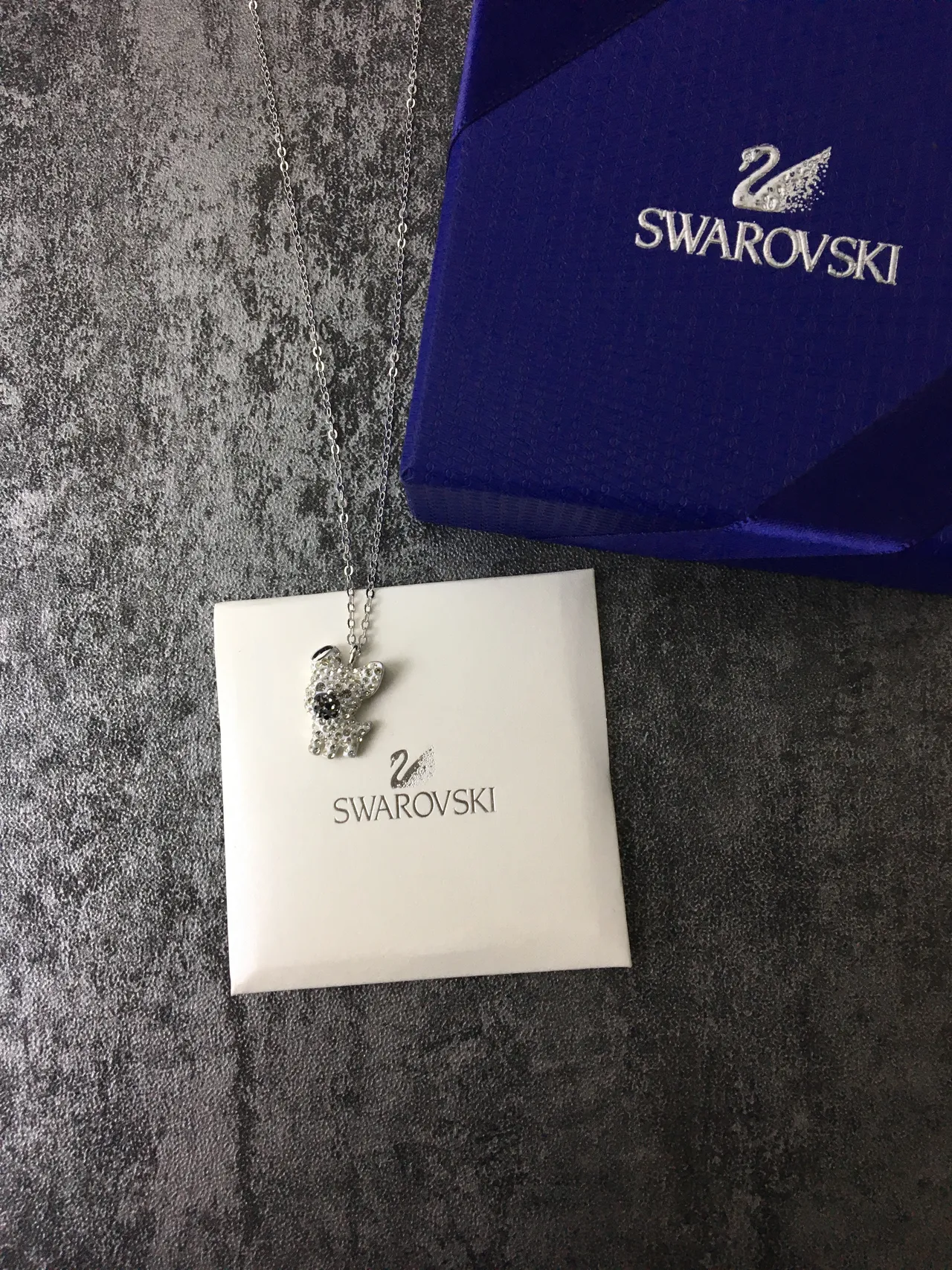 Swarovski क्रिस्टल से सजाया कुत्ता चार्म नेकलस 5