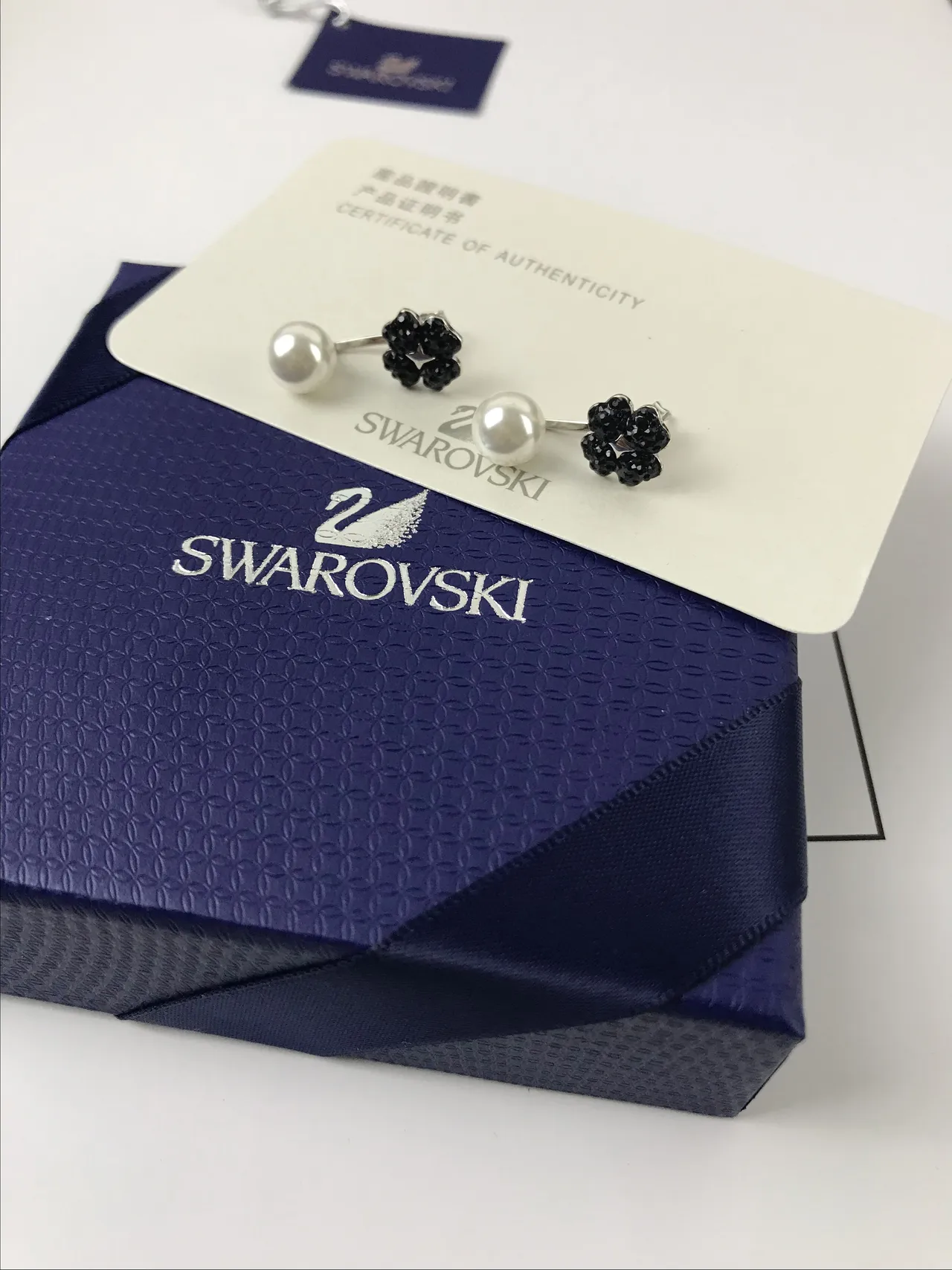 Swarovski Perlas y Cristales Negros Pendientes Stud Cluster 4