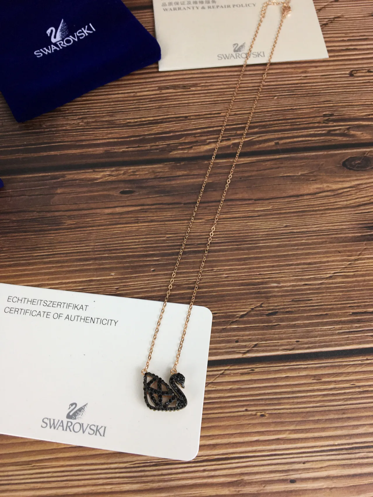 Swarovski Swan Pavé Crystal Rose-Gold Tone 项链 2