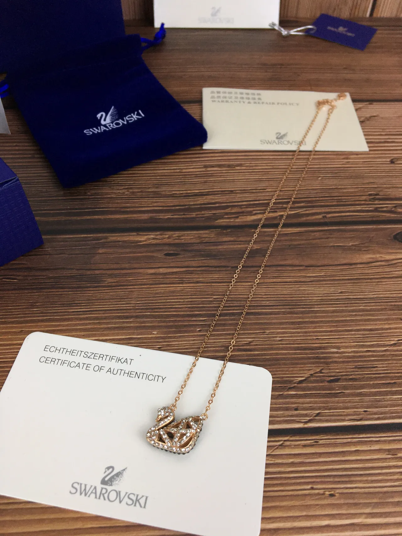 Swarovski Swan Pavé Crystal Rose-Gold Tone 项链 3