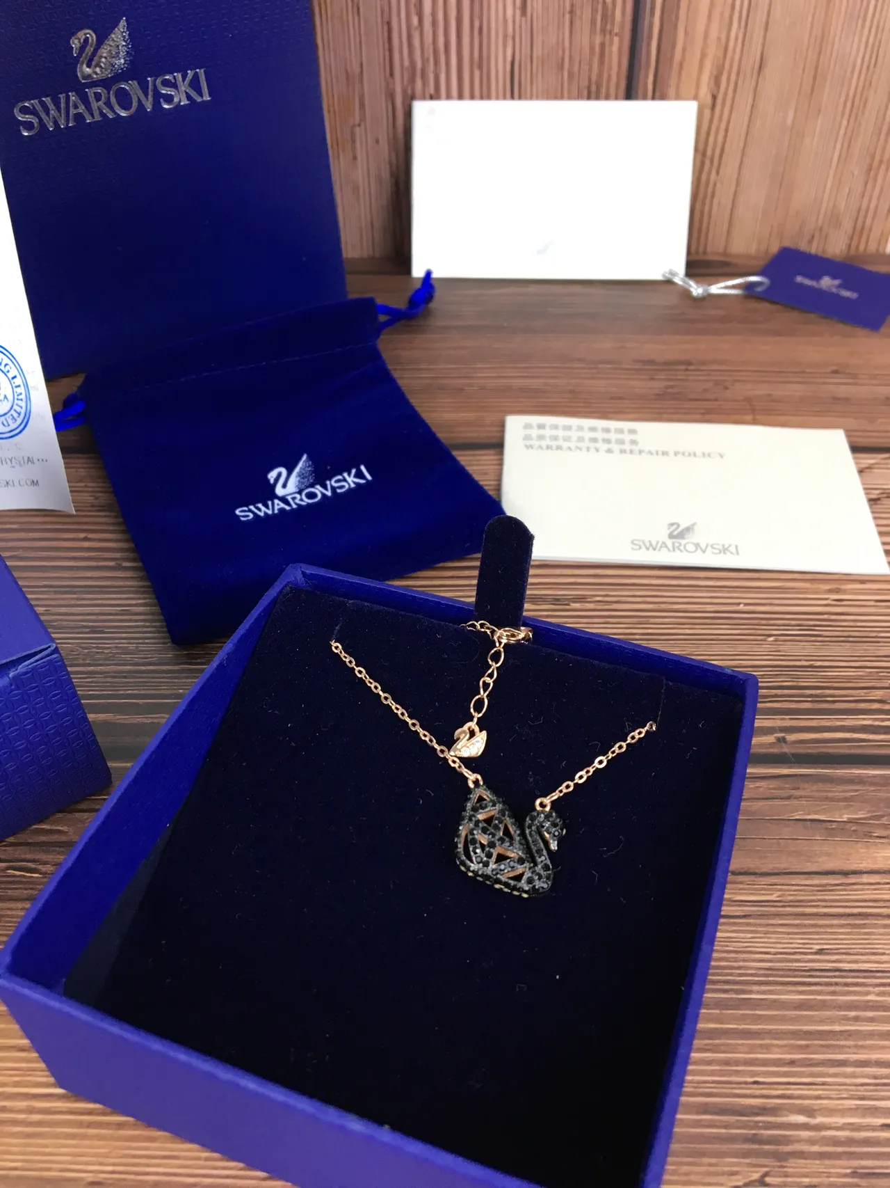 Swarovski Swan Pavé Crystal Rose-Gold Tone 项链 4