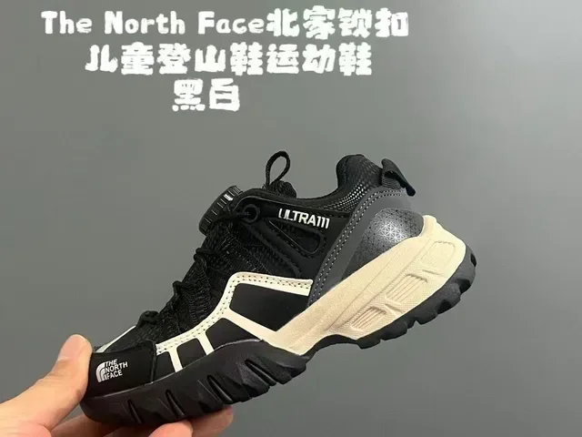 The North Face Sneakers Lifestyle Rose Beige à Semelle Chunky, Tige en Mesh-Synthétique à Couches 3