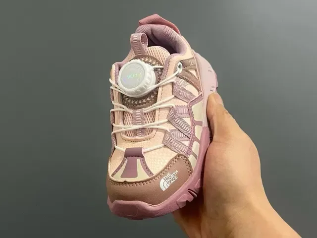 The North Face Sneakers Lifestyle Rose Beige à Semelle Chunky, Tige en Mesh-Synthétique à Couches 12