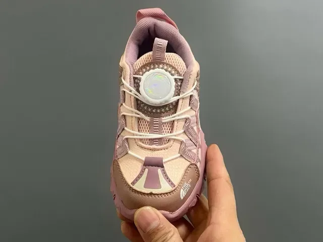 The North Face Sneakers Lifestyle Rose Beige à Semelle Chunky, Tige en Mesh-Synthétique à Couches 16