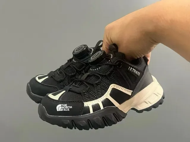 The North Face Sneakers Lifestyle Rose Beige à Semelle Chunky, Tige en Mesh-Synthétique à Couches 20