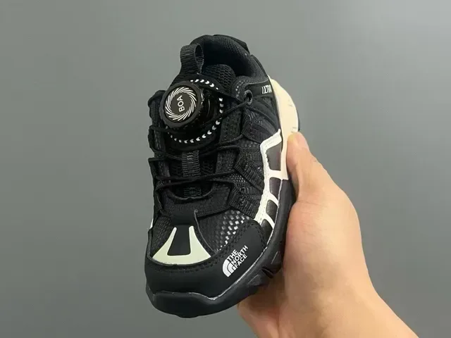 The North Face Sneakers Lifestyle Rose Beige à Semelle Chunky, Tige en Mesh-Synthétique à Couches 22