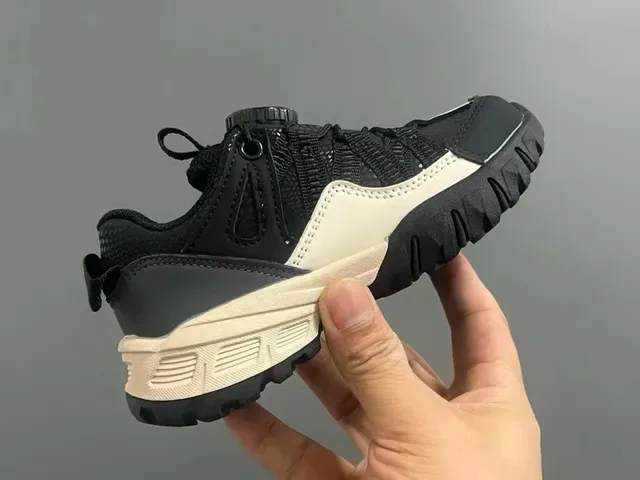 The North Face Sneakers Lifestyle Rose Beige à Semelle Chunky, Tige en Mesh-Synthétique à Couches 23