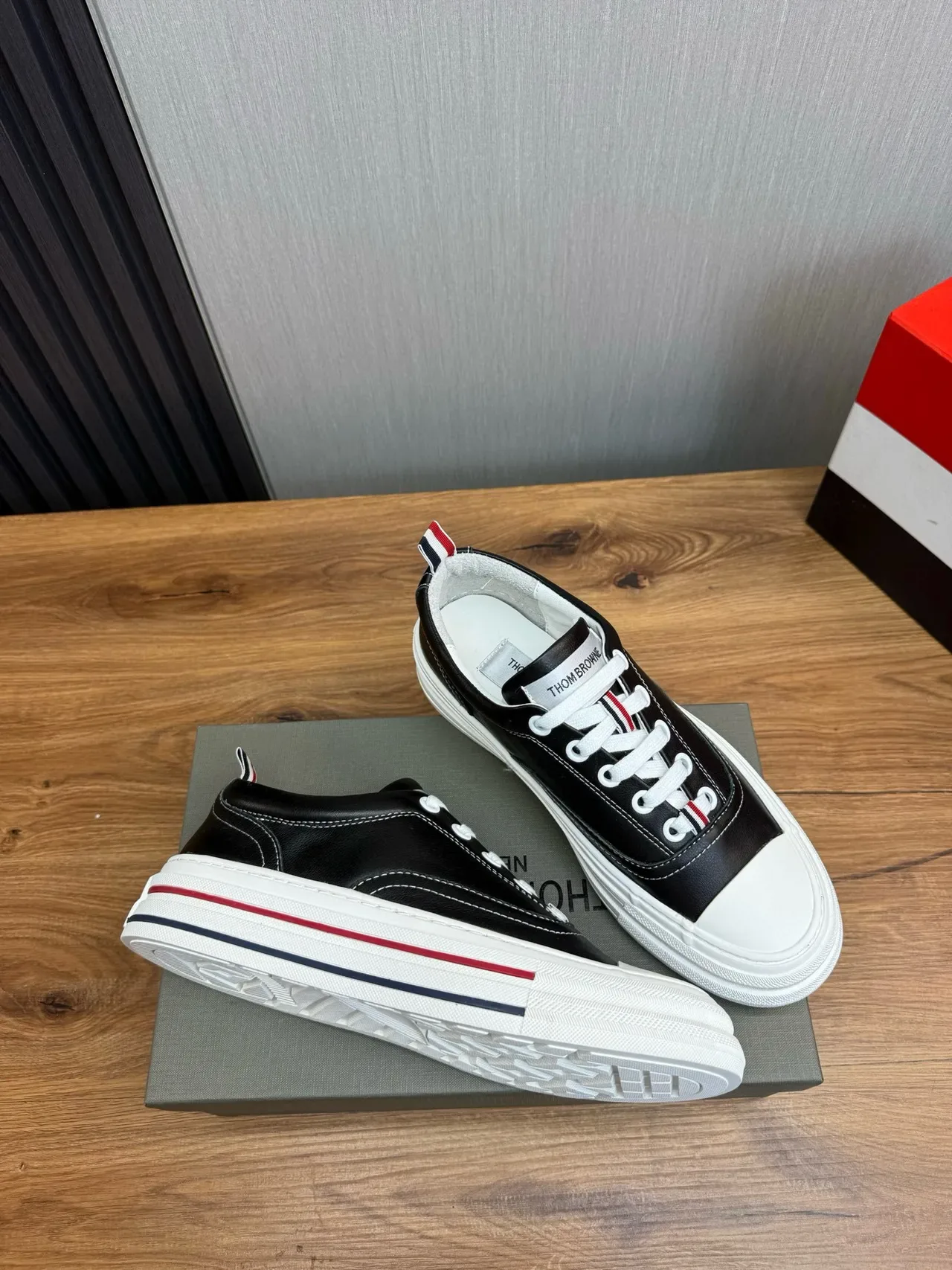 Thom Browne 经典皮革运动鞋 黑色 白色 红色 海军蓝 生活方式运动鞋 5