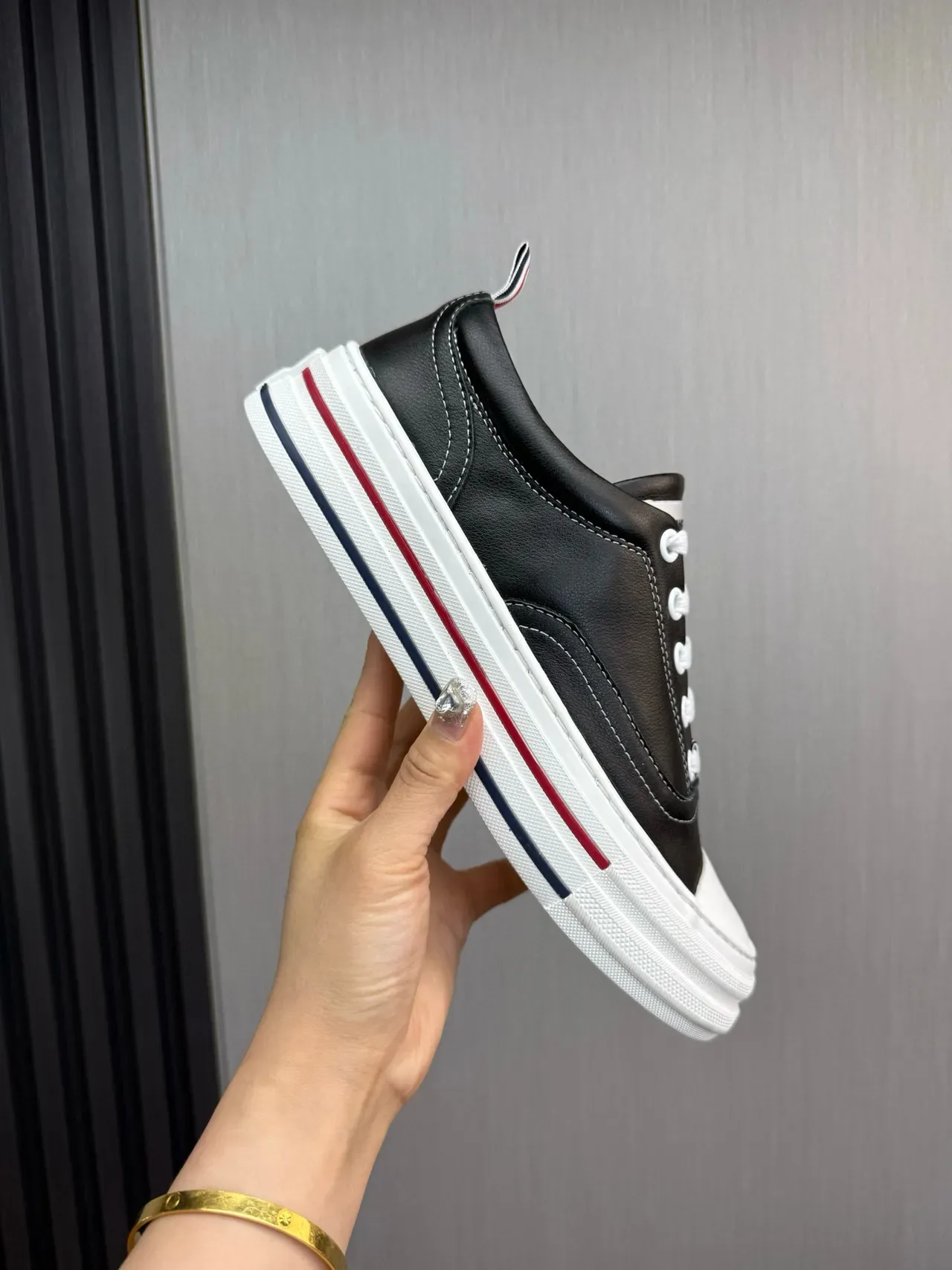 Thom Browne 经典皮革运动鞋 黑色 白色 红色 海军蓝 生活方式运动鞋 6