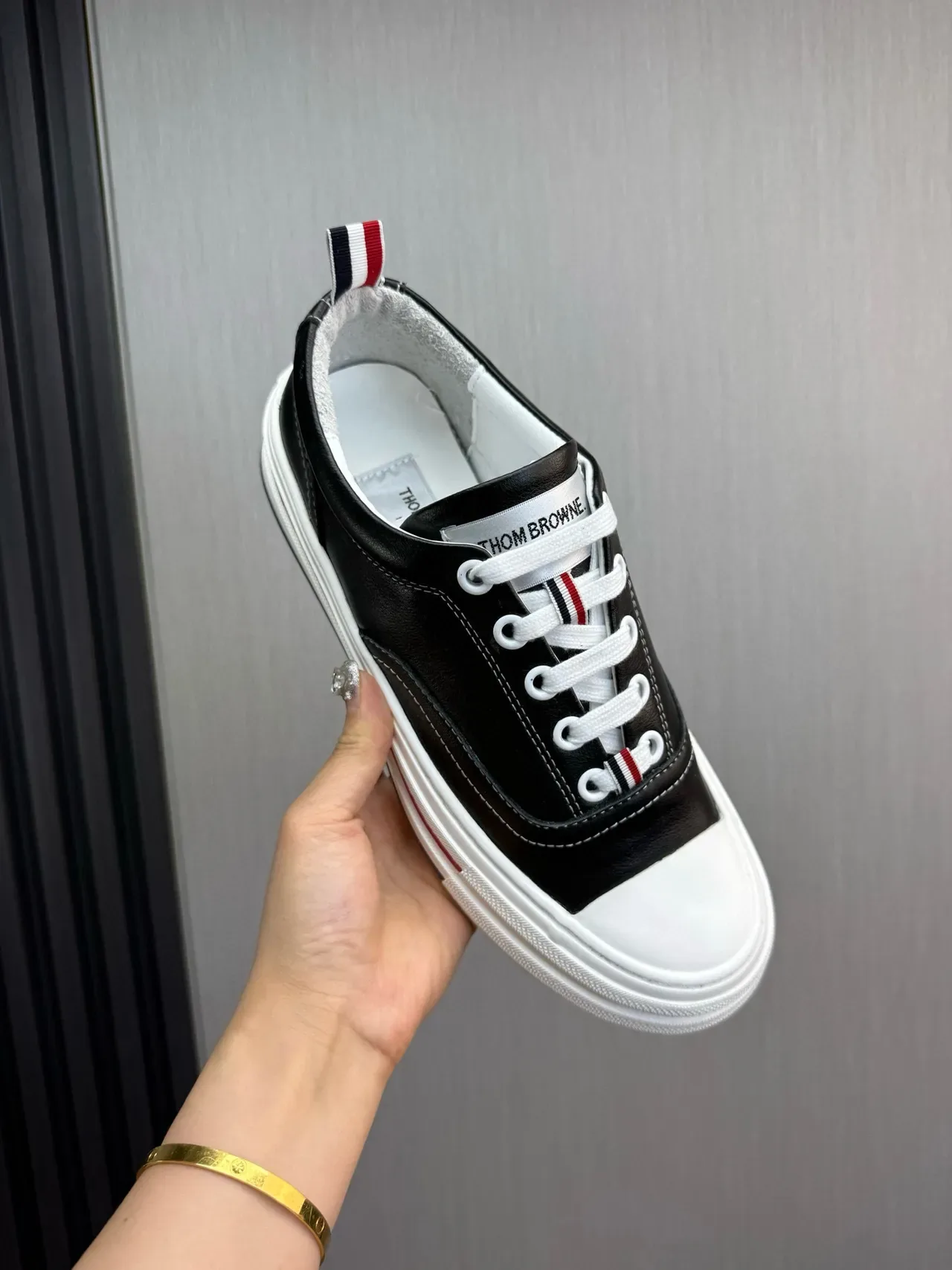 Thom Browne 经典皮革运动鞋 黑色 白色 红色 海军蓝 生活方式运动鞋 7