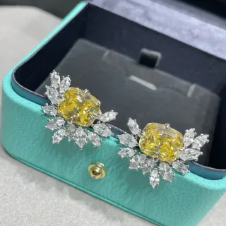 Tiffany & Co. फ्लोरल हेलो पीला और सफेद जेमस्टोन स्टड ईयररिंग्स