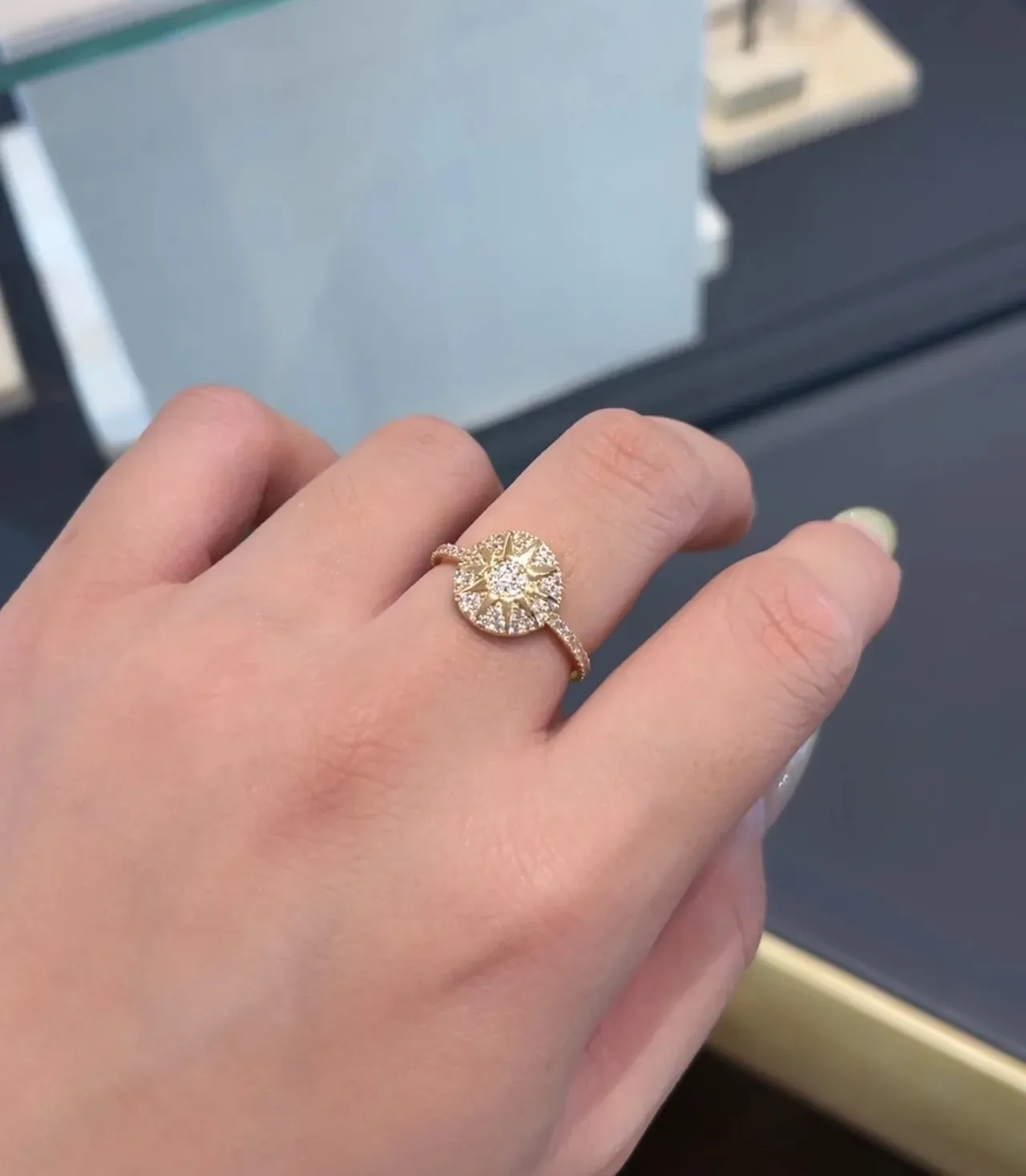 Tiffany & Co. फ्लोरल पावे डायमंड गोल्ड-टोन रिंग 4