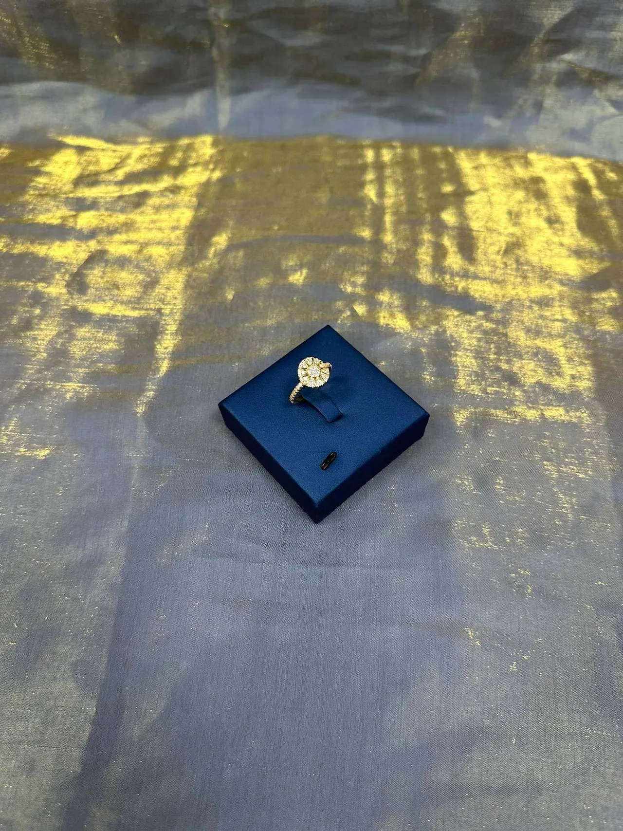 Tiffany & Co. फ्लोरल पावे डायमंड गोल्ड-टोन रिंग 9