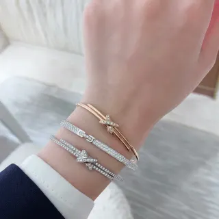 टिफनी एंड कंपनी चांदी और सोना Pavé Diamond-Set X-Knot Motif ब्रेसलेट