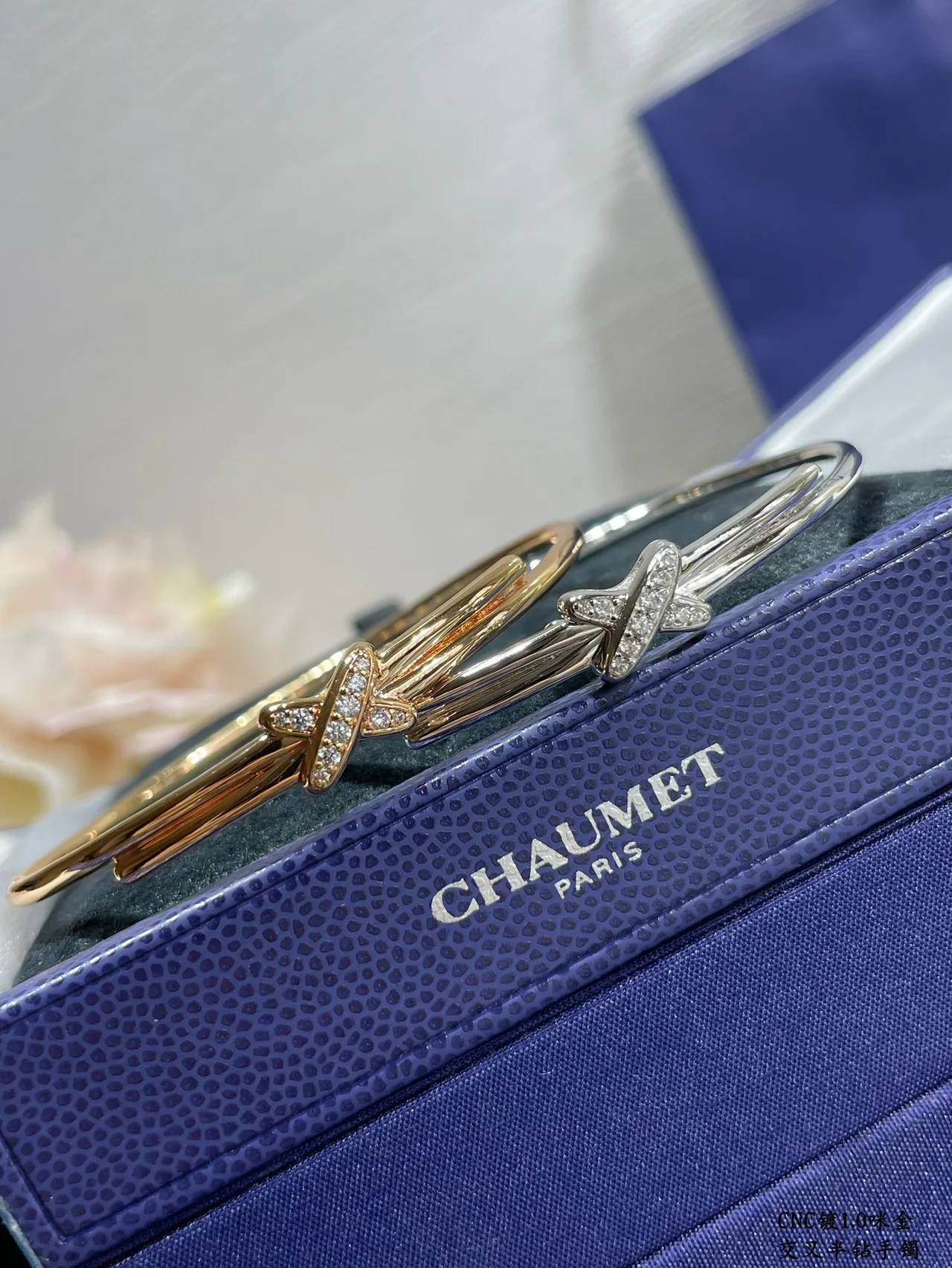टिफनी एंड कंपनी चांदी और सोना Pavé Diamond-Set X-Knot Motif ब्रेसलेट 9