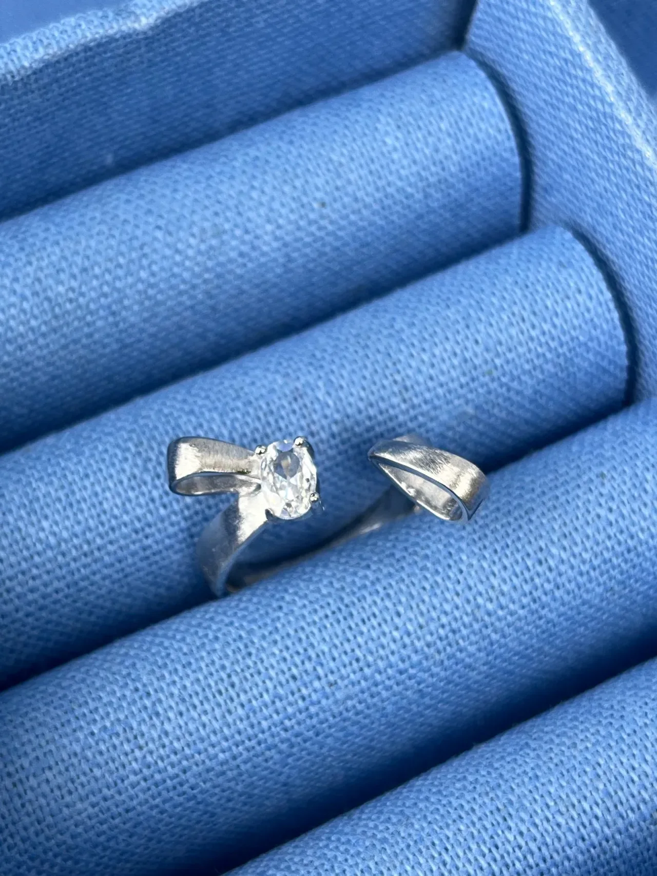 Tiffany & Co. Bague solitaire ovale à shank fendu 6