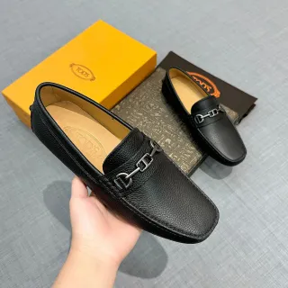 Tod's Horsebit Loafer काले दानेदार चमड़े के लोफर