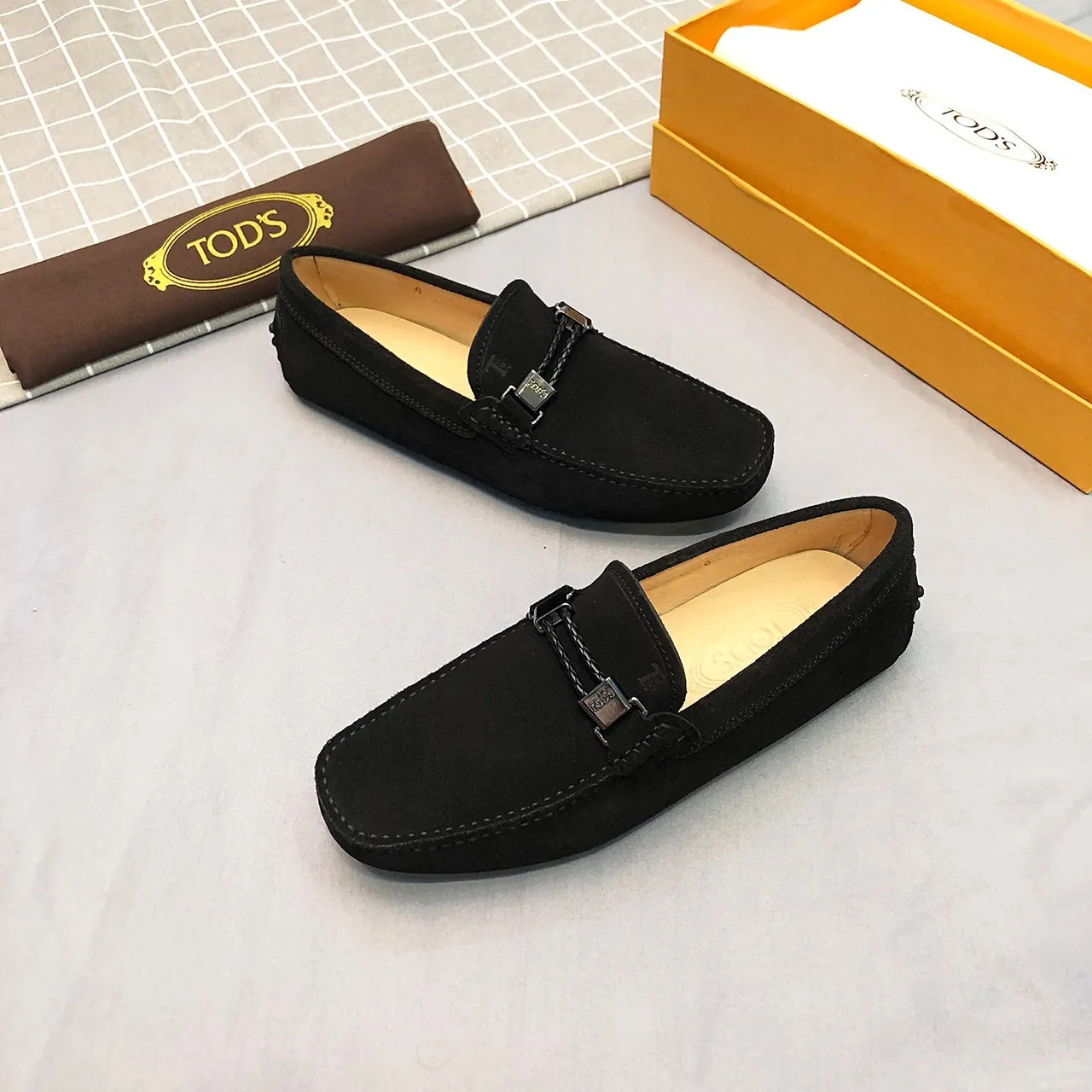 Tod's Horsebit Loafer काला स्यूड लोअफर 4