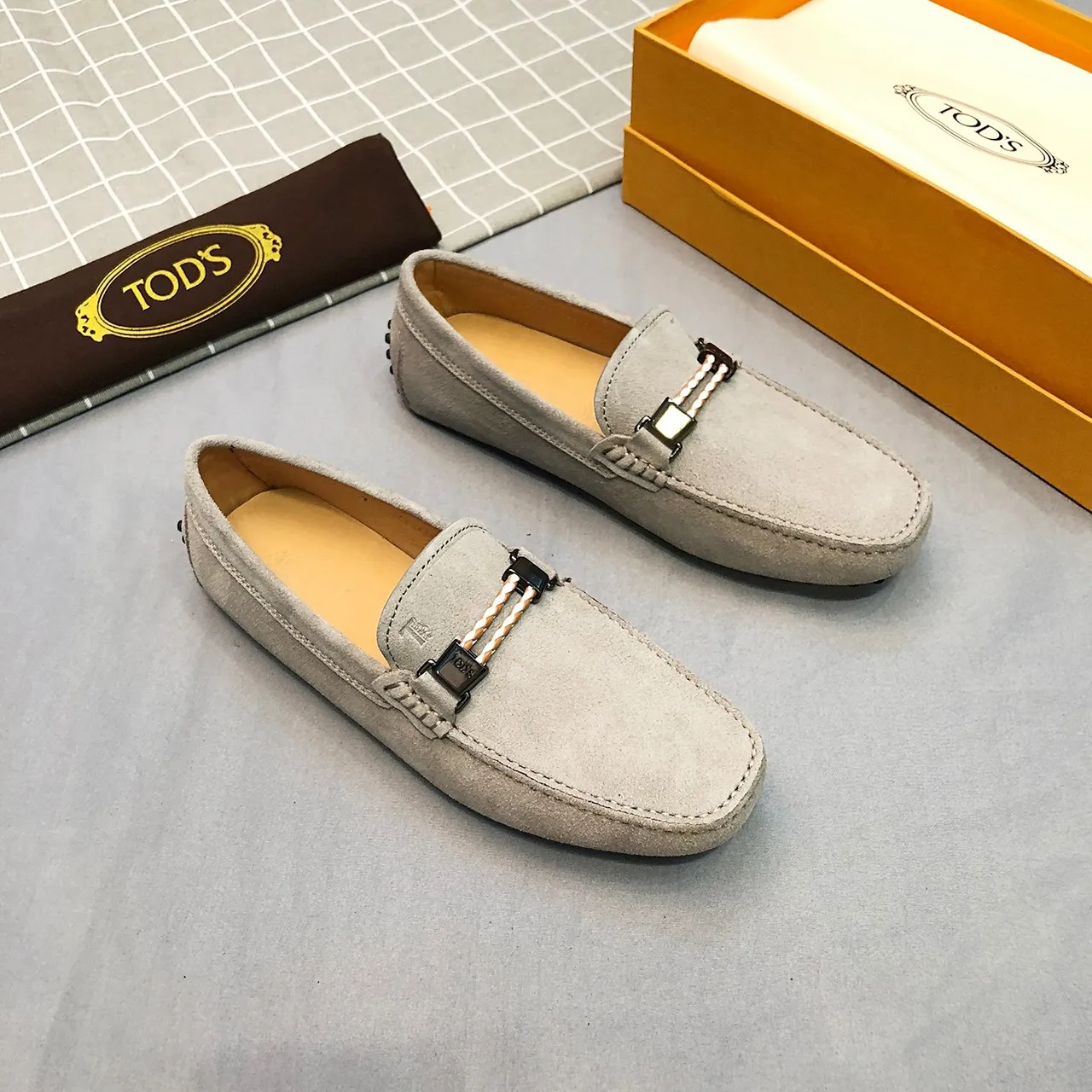 Tod's Horsebit Loafer Mocassim de Camurça Cinza Claro Masculino 4