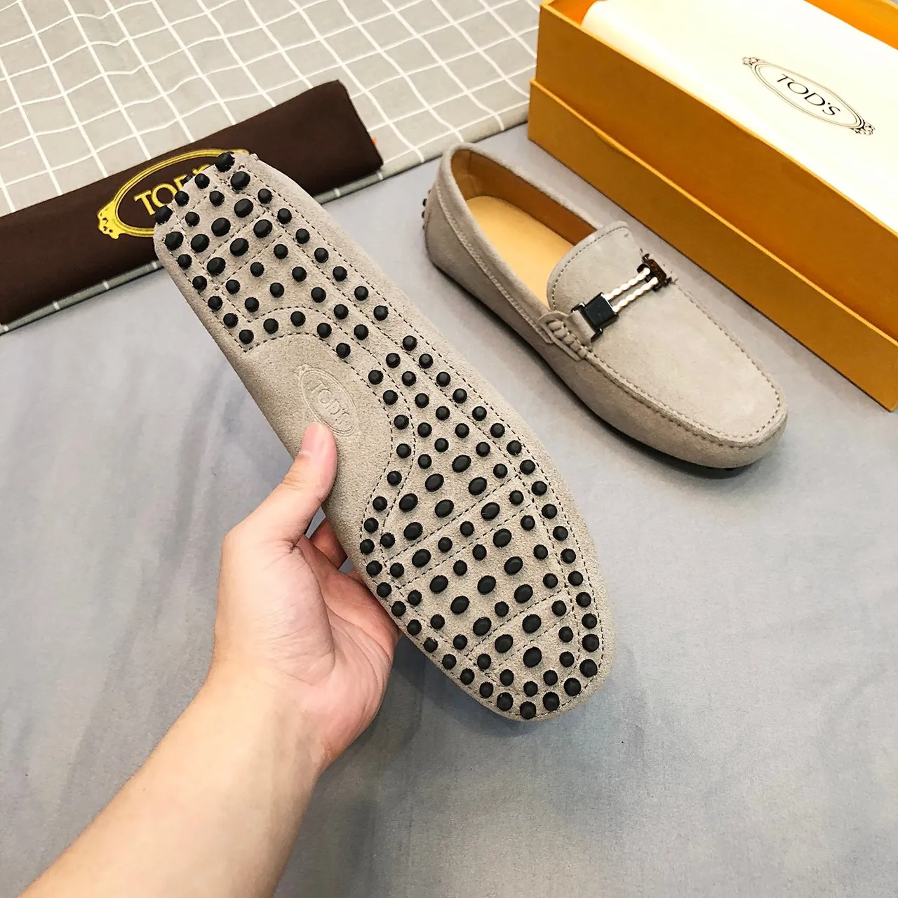 Tod's Horsebit Loafer Mocassim de Camurça Cinza Claro Masculino 8