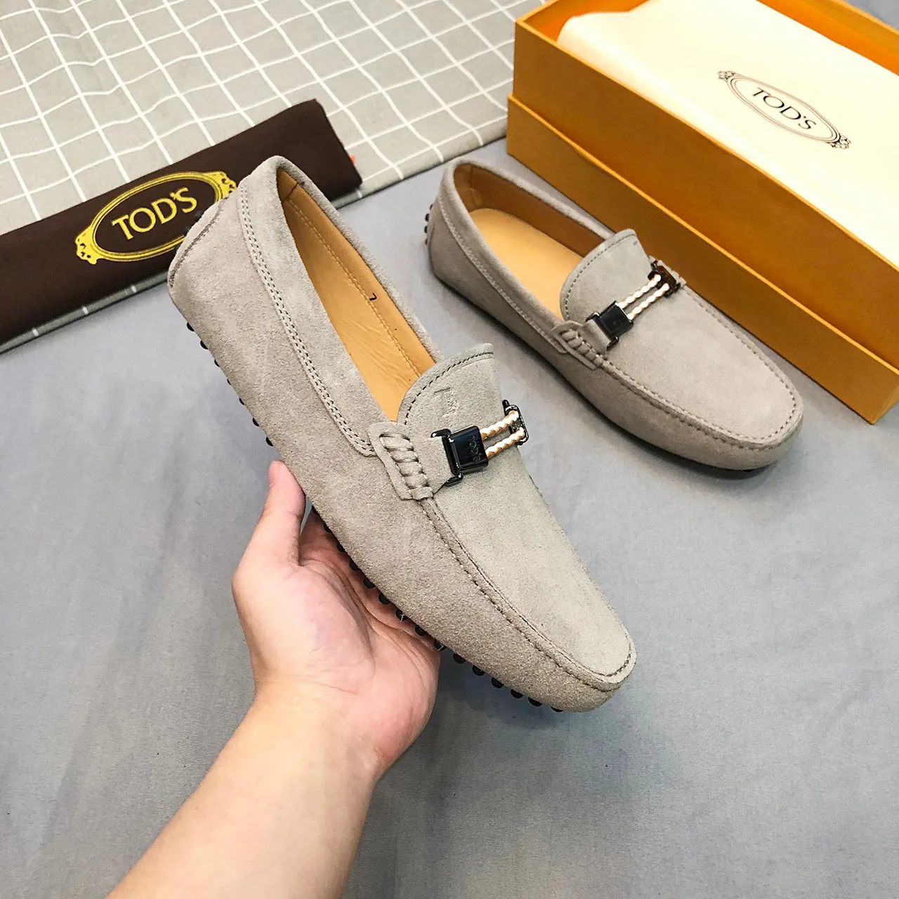 Tod's Horsebit Loafer Mocassim de Camurça Cinza Claro Masculino 9