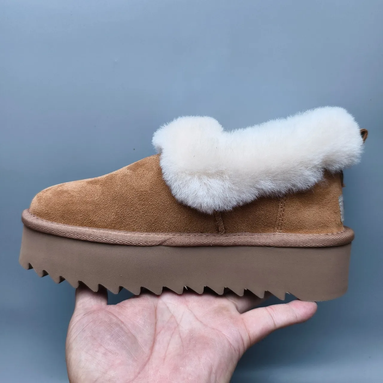 UGG حذاء ثلجي بني بيج مدبوغ علوي كولار شيرلينج مطوي 7