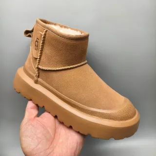 UGG 棕米色麂皮鞋面羊毛内里雪地靴